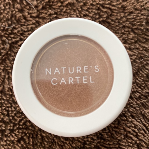 “Nature’s Cartel”. 3 pots of eyeshadow shades to wear alone or blended. - Picture 3 of 7